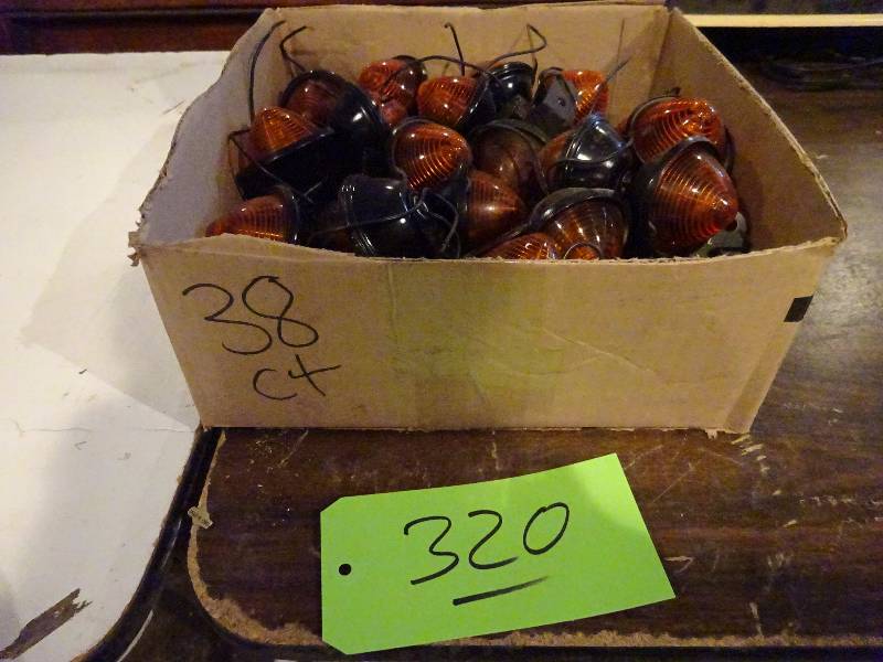 lot 320 image: 38 Trailer Lights
