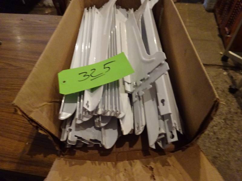 lot 325 image: Box of 20 shelf Braces