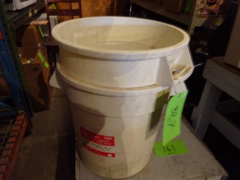 lot 327 image: Pair Plastic Handled Pails