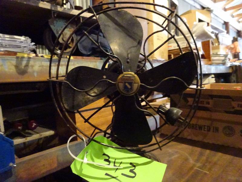 lot 343 image: Antique Graybow Fan