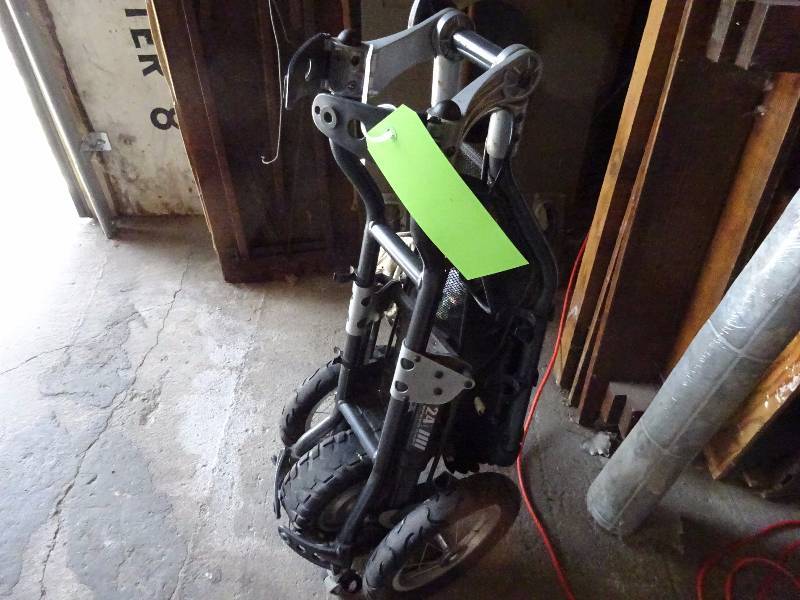 lot 353 image: Motorized Golf Bag Carrier