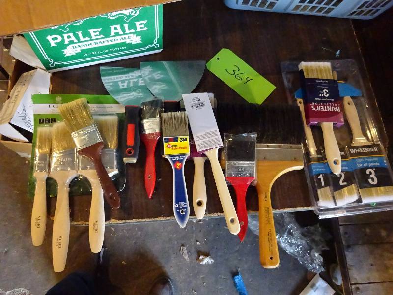 lot 364 image: Lot of Paint Brushes