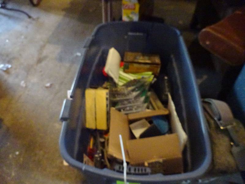 lot 365 image: Tub-O-Stuff
