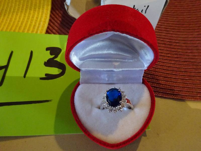 lot 413 image: Princess Ring