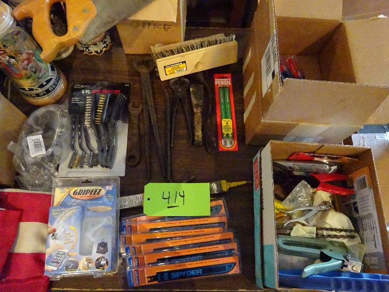lot 414 image: Lot of Tools