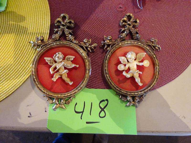 lot 418 image: Pair of dainty wall Pieces