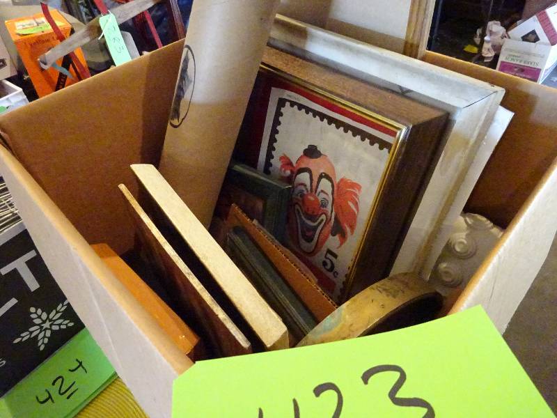 lot 423 image: Lot of Old Frames