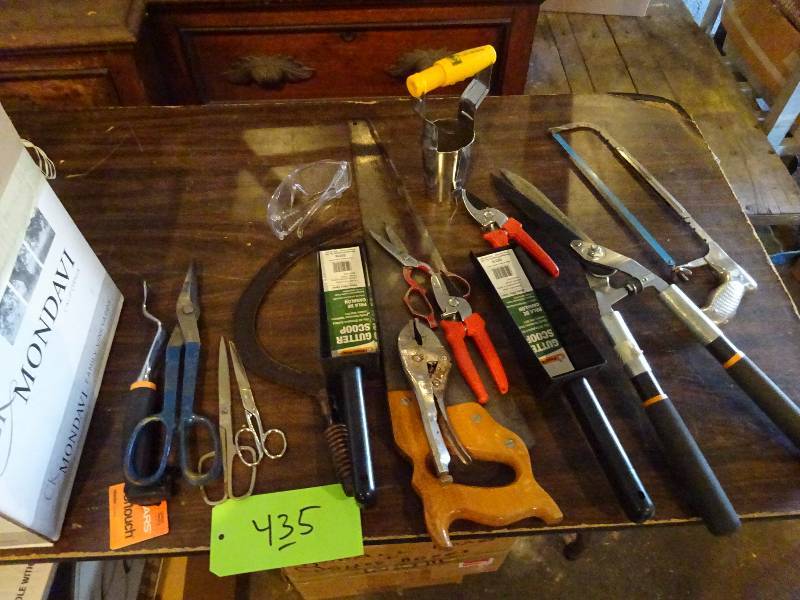 lot 435 image: Tools, Clippers