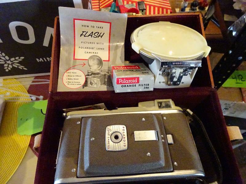 lot 439 image: Polaroid Camera