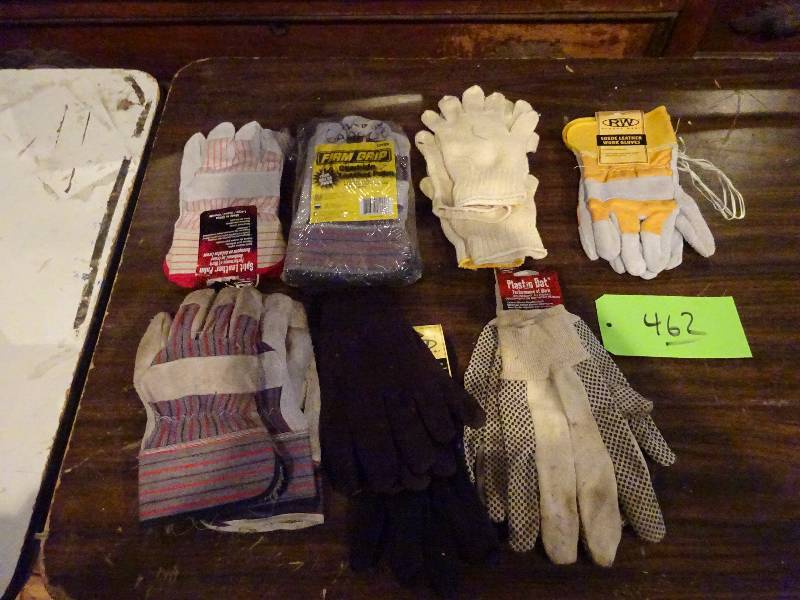 lot 462 image: Gloves