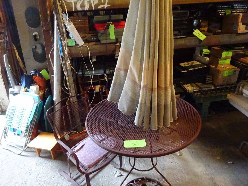 lot 464 image: Nice Patio Set