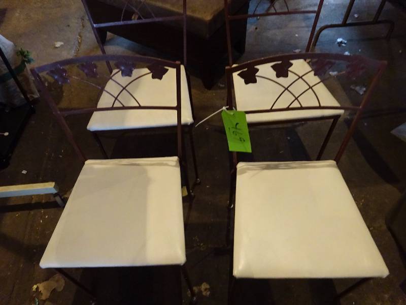 lot 469 image: (4) Matching Chairs