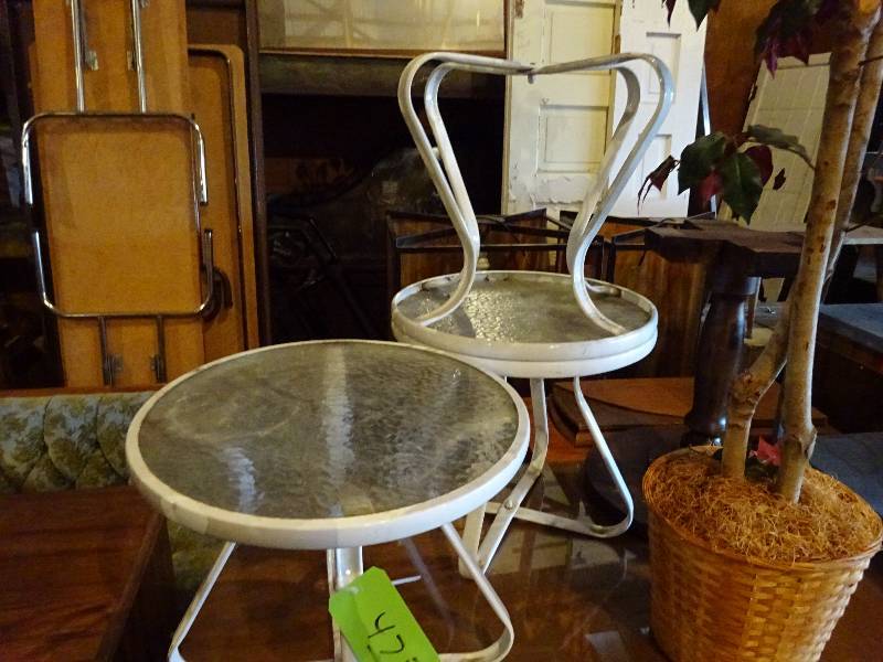 lot 475 image: 3 GlassMetal TablesStands