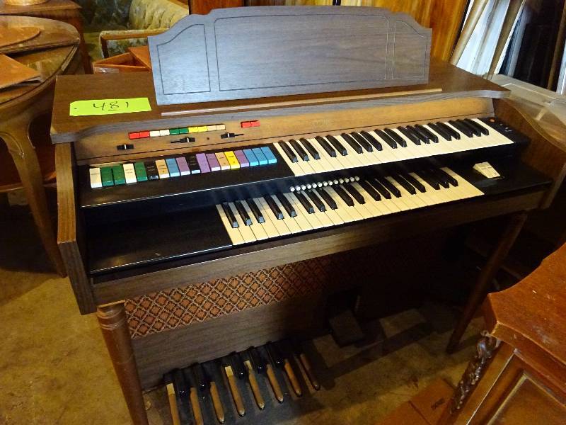 lot 481 image: Conn Organ wBench
