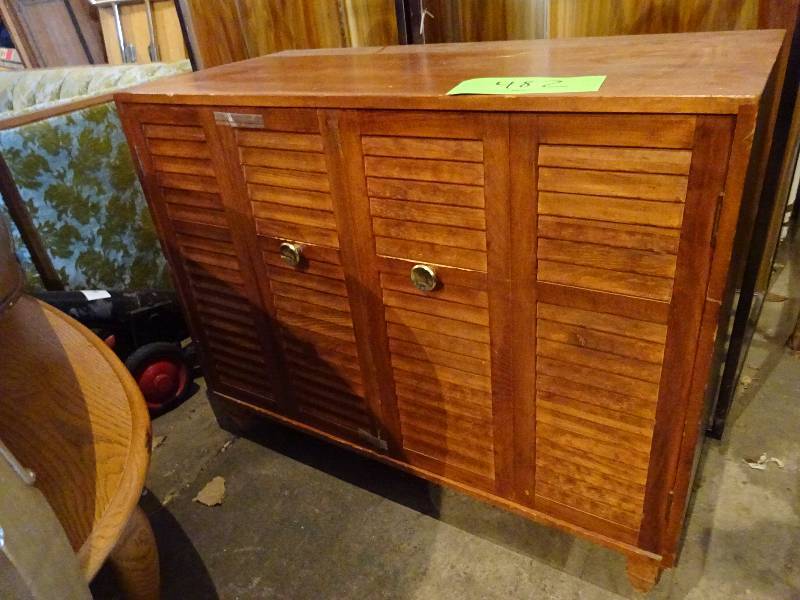 lot 482 image: Cabinet