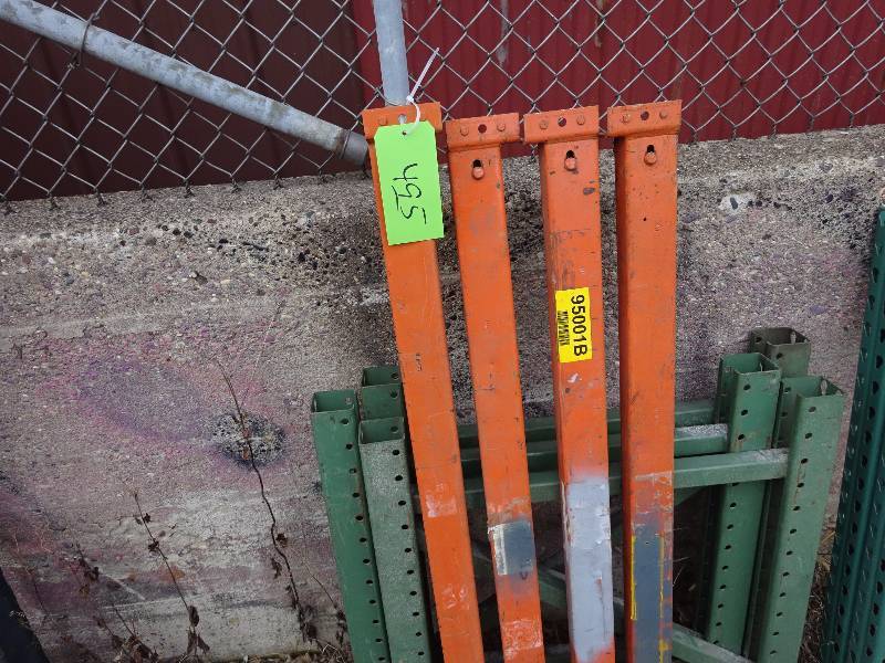 lot 495 image: Short Section Pallet rack