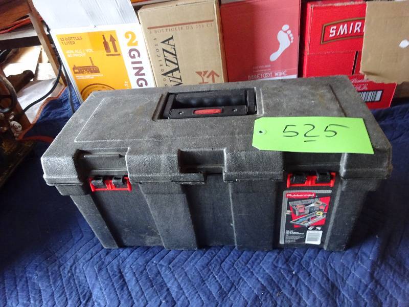 lot 525 image: Rubbermaid Toll Box