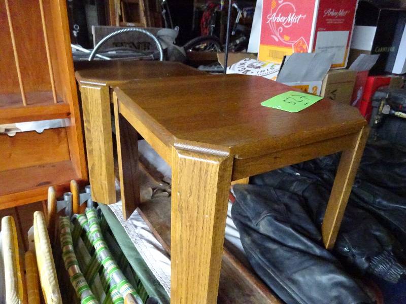 lot 527 image: Pair Small Wood Tables