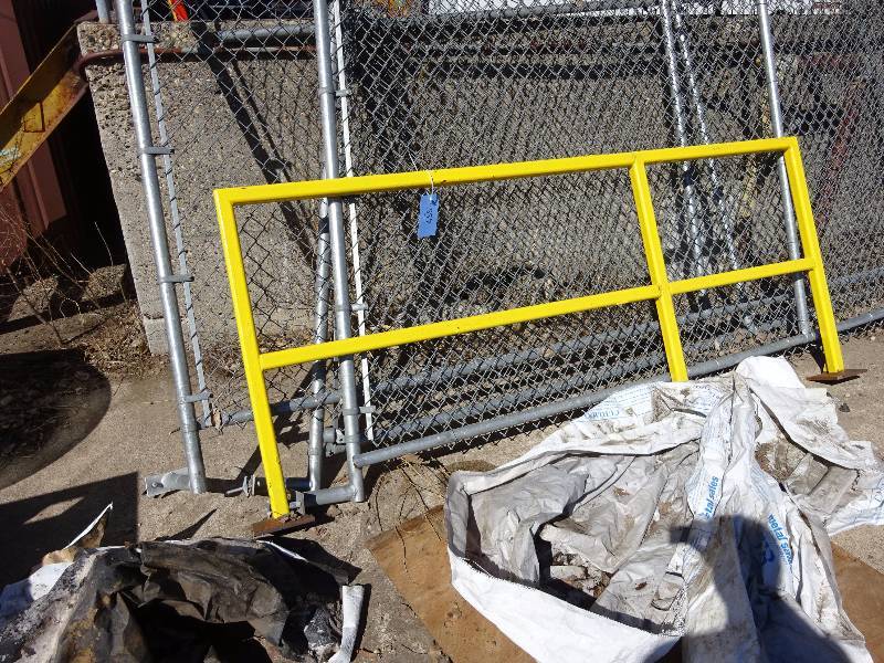 lot 559 image: Yellow Safety Rail