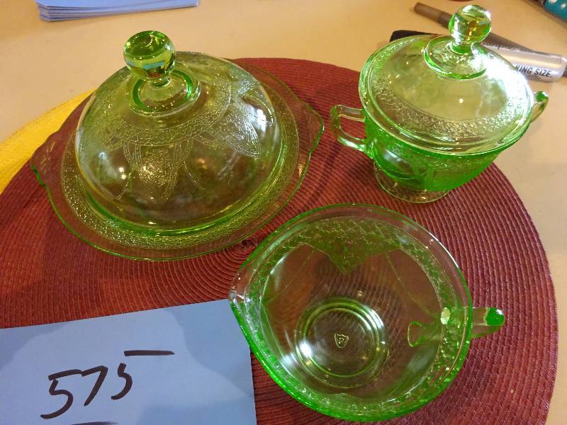 lot 575 image: Georgian Lovebird Green Depression Set