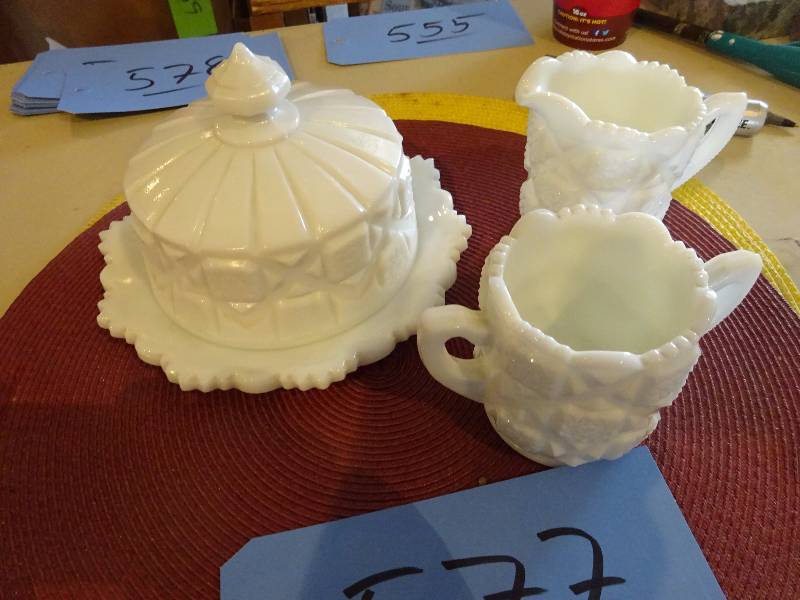 lot 577 image: Westmoreland Milk Gpass Set