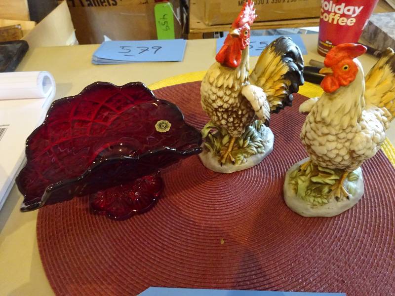 lot 578 image: Westmoreland Red Glass, Chickens