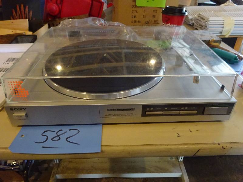 lot 582 image: Sony Turntable