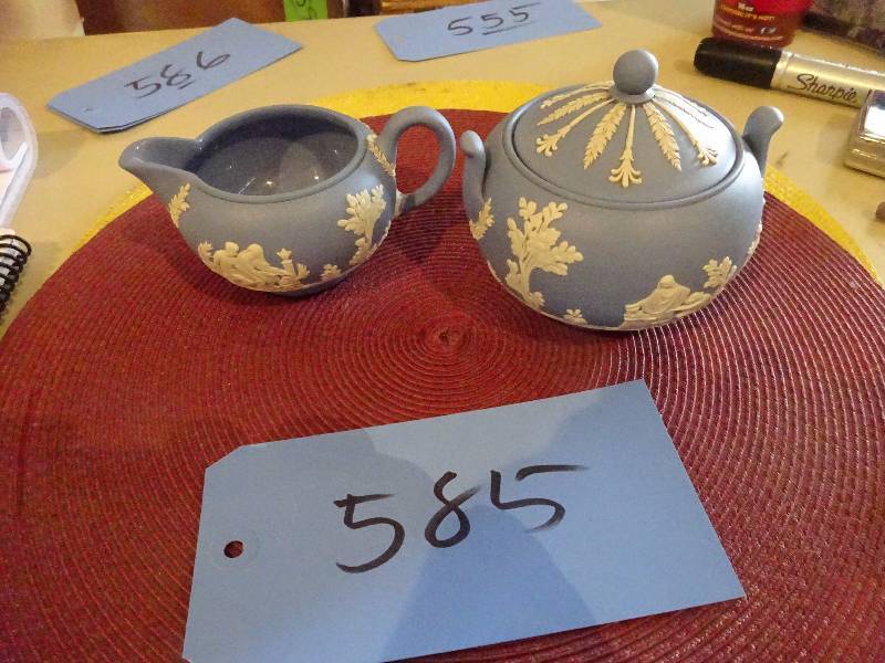 lot 585 image: Wedgewood CreamSugar