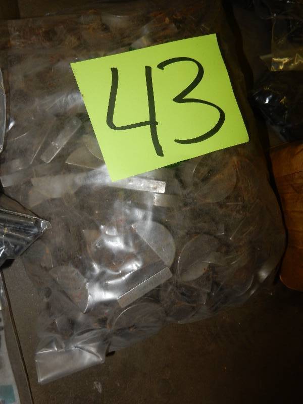 lot 43 image: Box Woodruff Keys