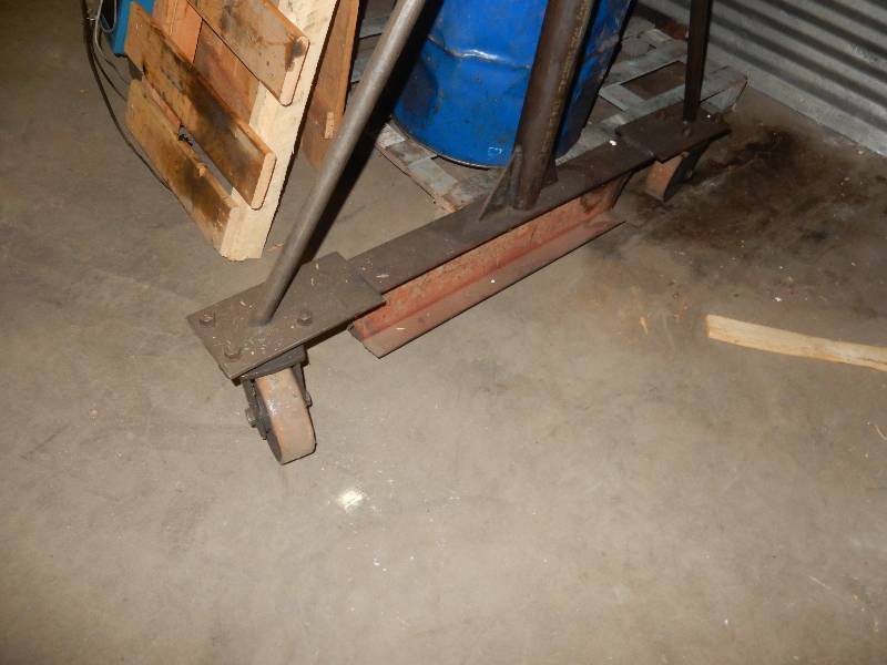 lot 1A image: Gantry Crane, 1 Ton.. On wheels