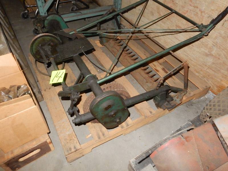 lot 14 image: Antique Sickle  Mower