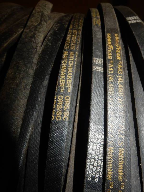 lot 60 image: Large lot of Belts