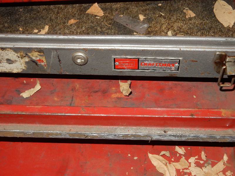 lot 91 image: Craftsman Tool Box