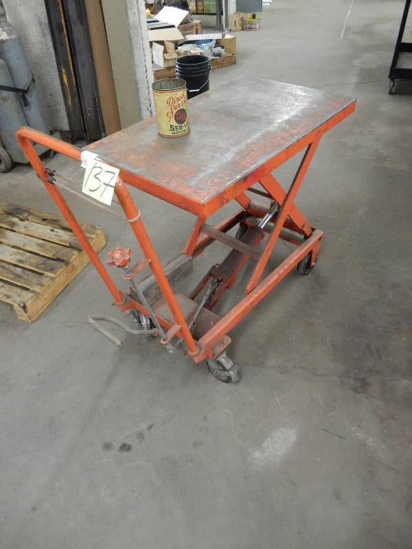 lot 137 image: Steel Cart with adjustable height.. Rolls well, but the Cylinder does not work..   24in x 36in..