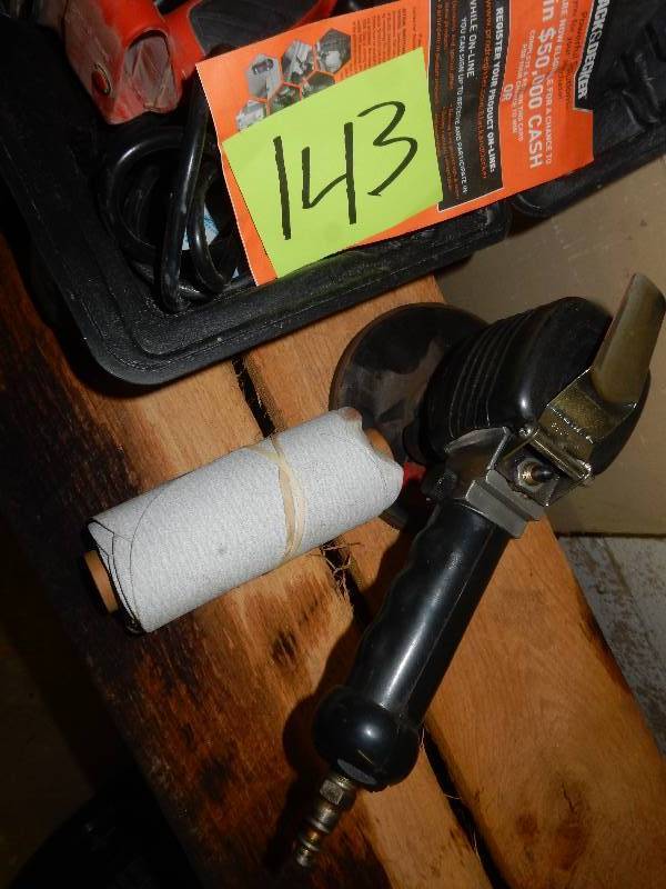 lot 143 image: Black and Decker Orbital Sander
