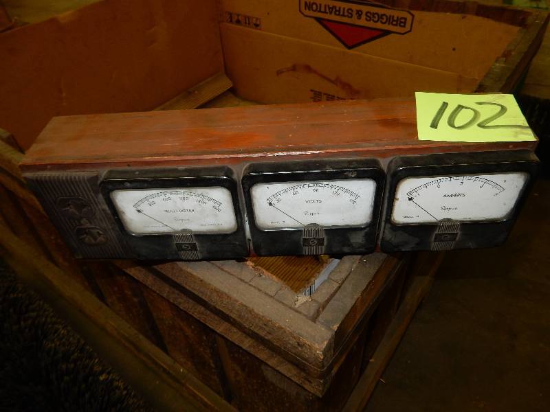 lot 102 image: Vintage Volt meter