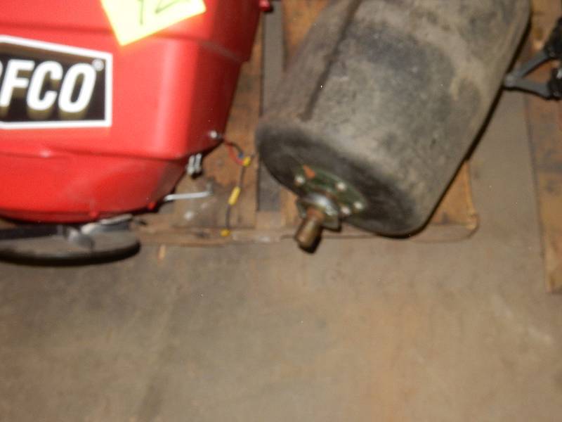 lot 72 image: Turfco Plastic Distributor  Roller
