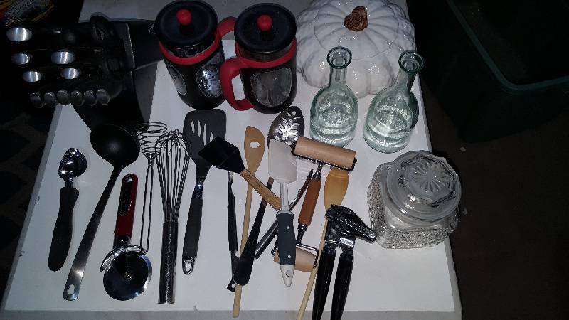 Knife set, Misc. kitchen supplies, decor