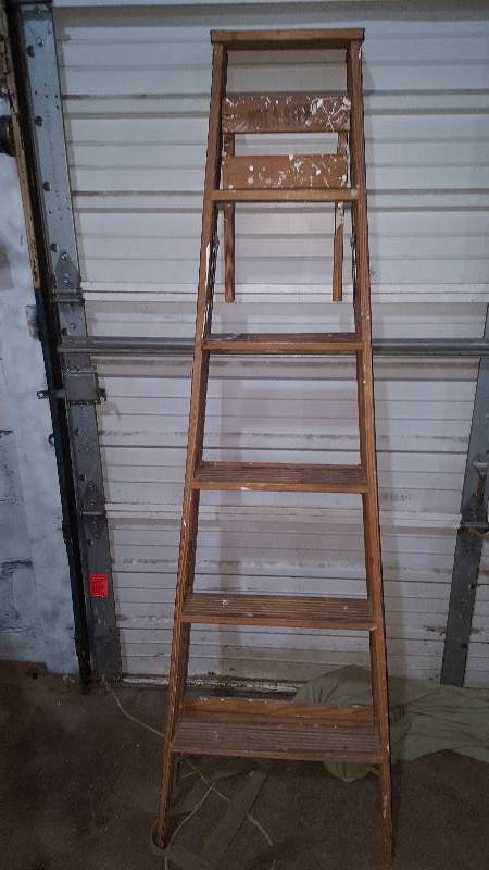 6 foot wood Ladder