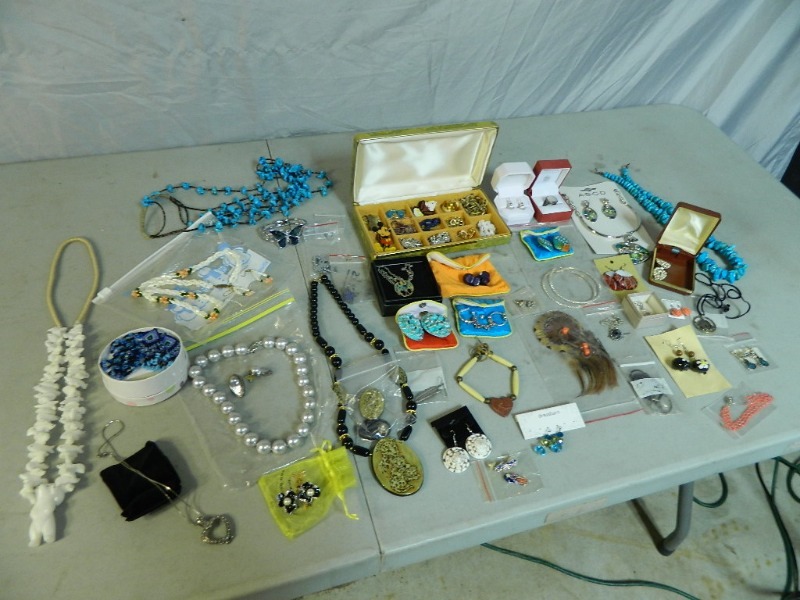 lot 2 image: Estate Jewelry