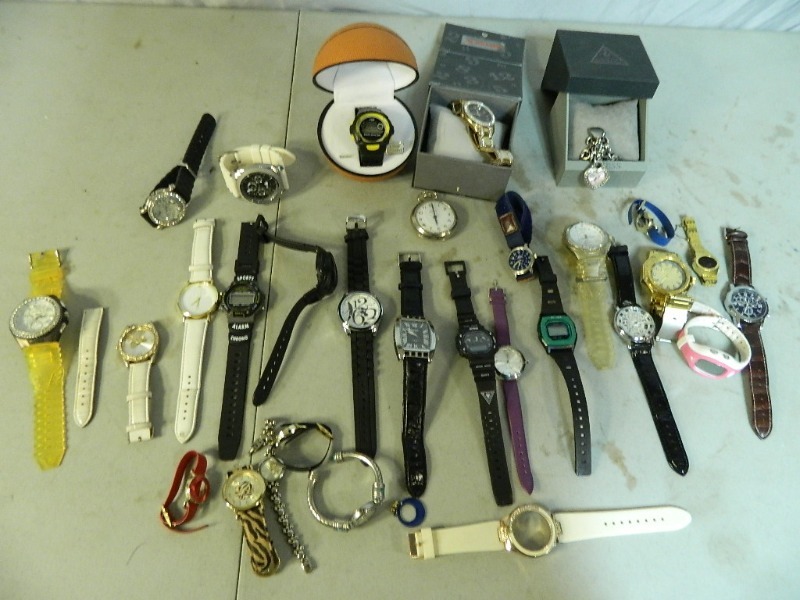lot 3 image: Assorted Watches