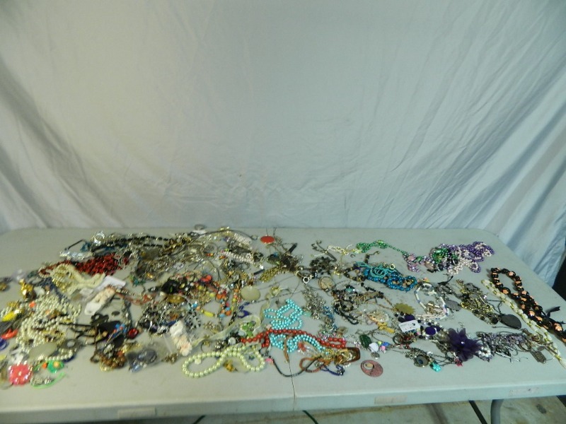lot 6 image: Large Lot of Jewelry