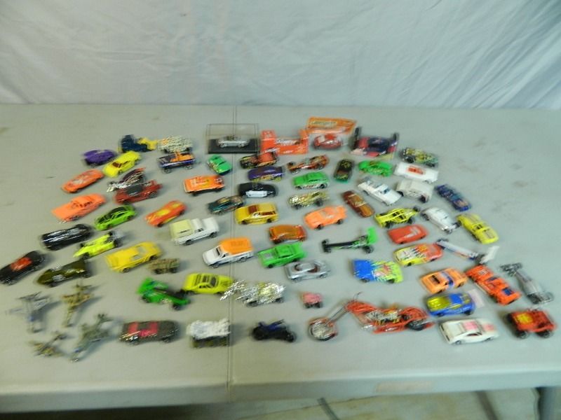 lot 11 image: Hotwheels, Matchbox, and More