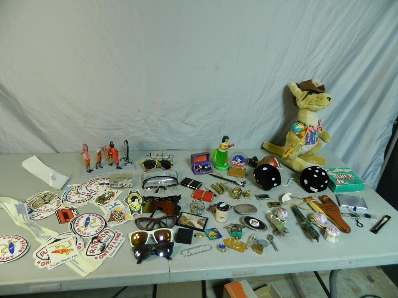 lot 20 image: Assorted Collectibles