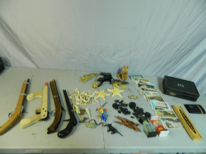 lot 21 image: Collectibles