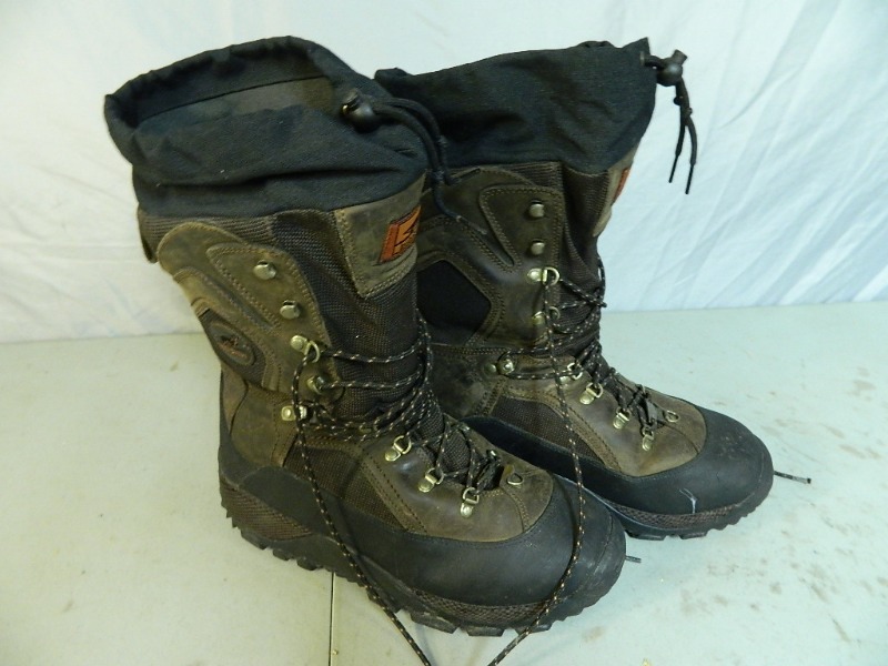 lot 30 image: Irish Setter Boots