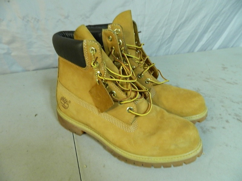 lot 31 image: Timberland Boots