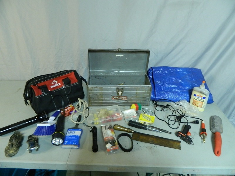 lot 43 image: Metal Craftsman Toolbox with Contents