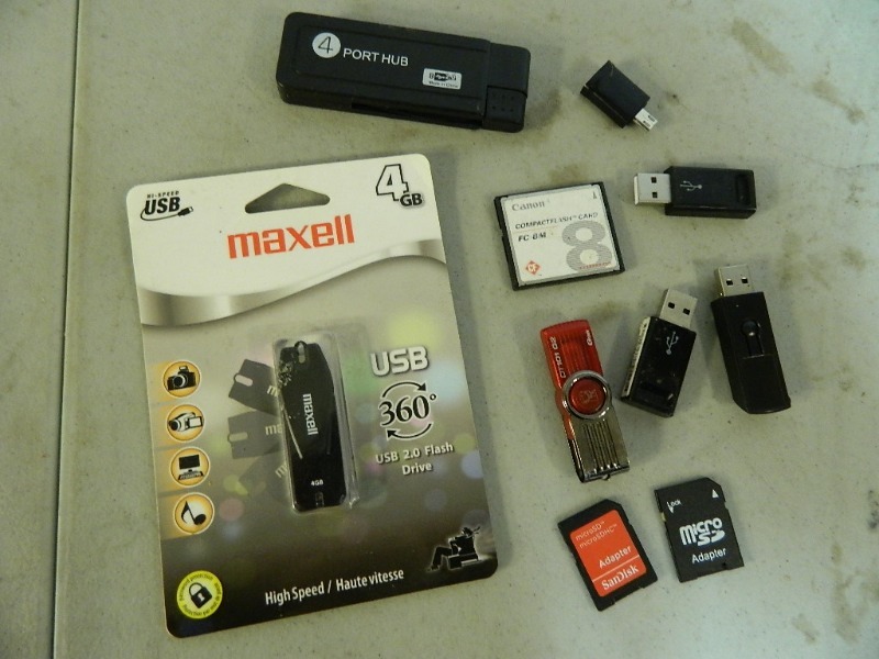 lot 46 image: Memory Sticks, Memory Cards, USB Hub, Etc