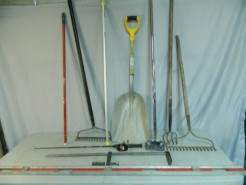 lot 86 image: Long Handle Tools
